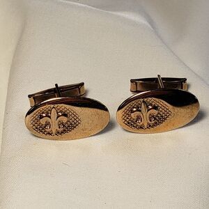 Men's Gold Tone Fleur-de-lis Crosshatch Stamped Oval Cufflinks Bullet Back 1 in